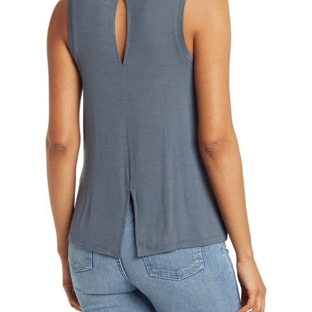 NWOT keyhole back top - Picture 2 of 4